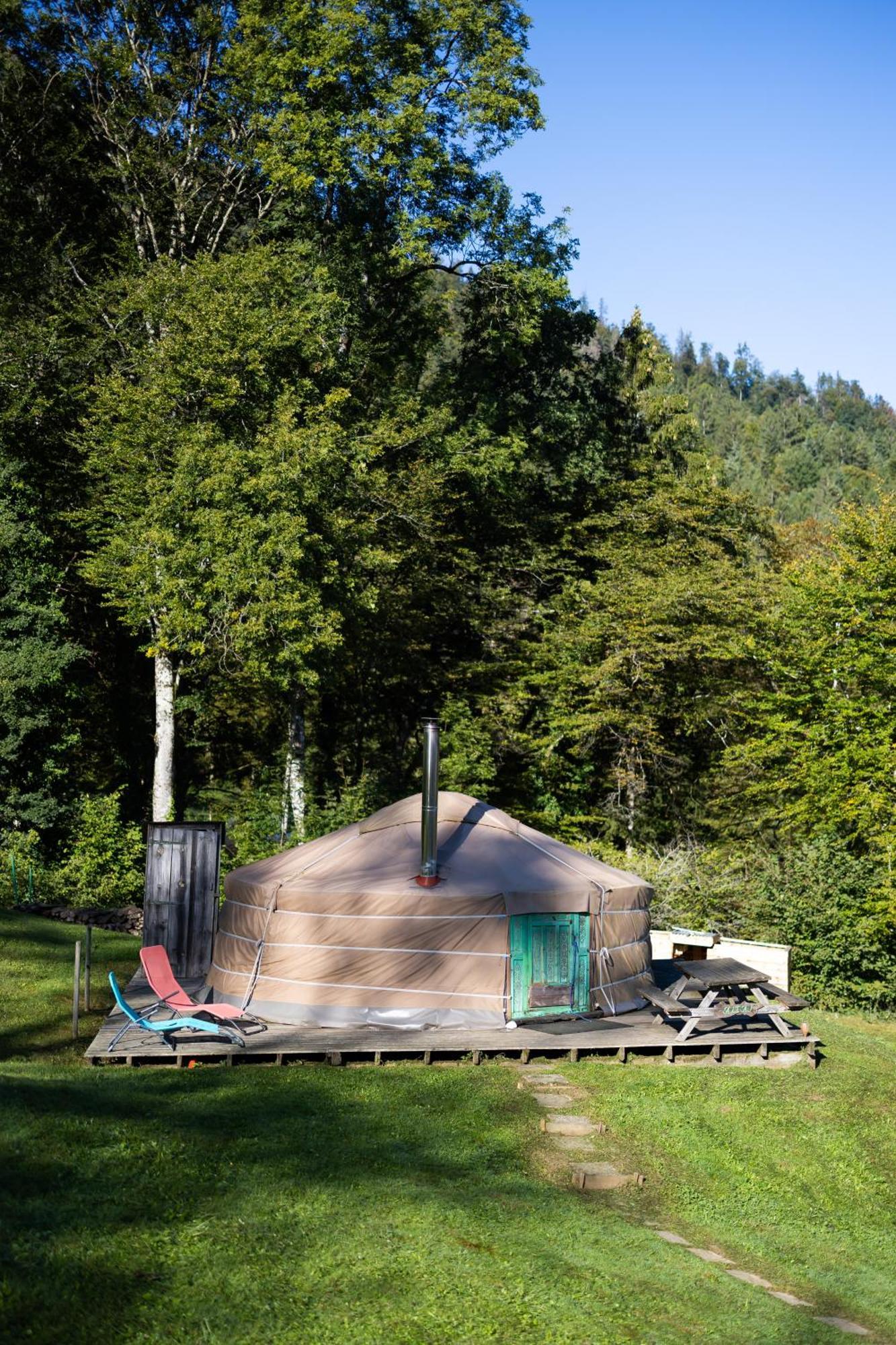 Yourtes Olachat Proche Annecy Faverges Bagian luar foto