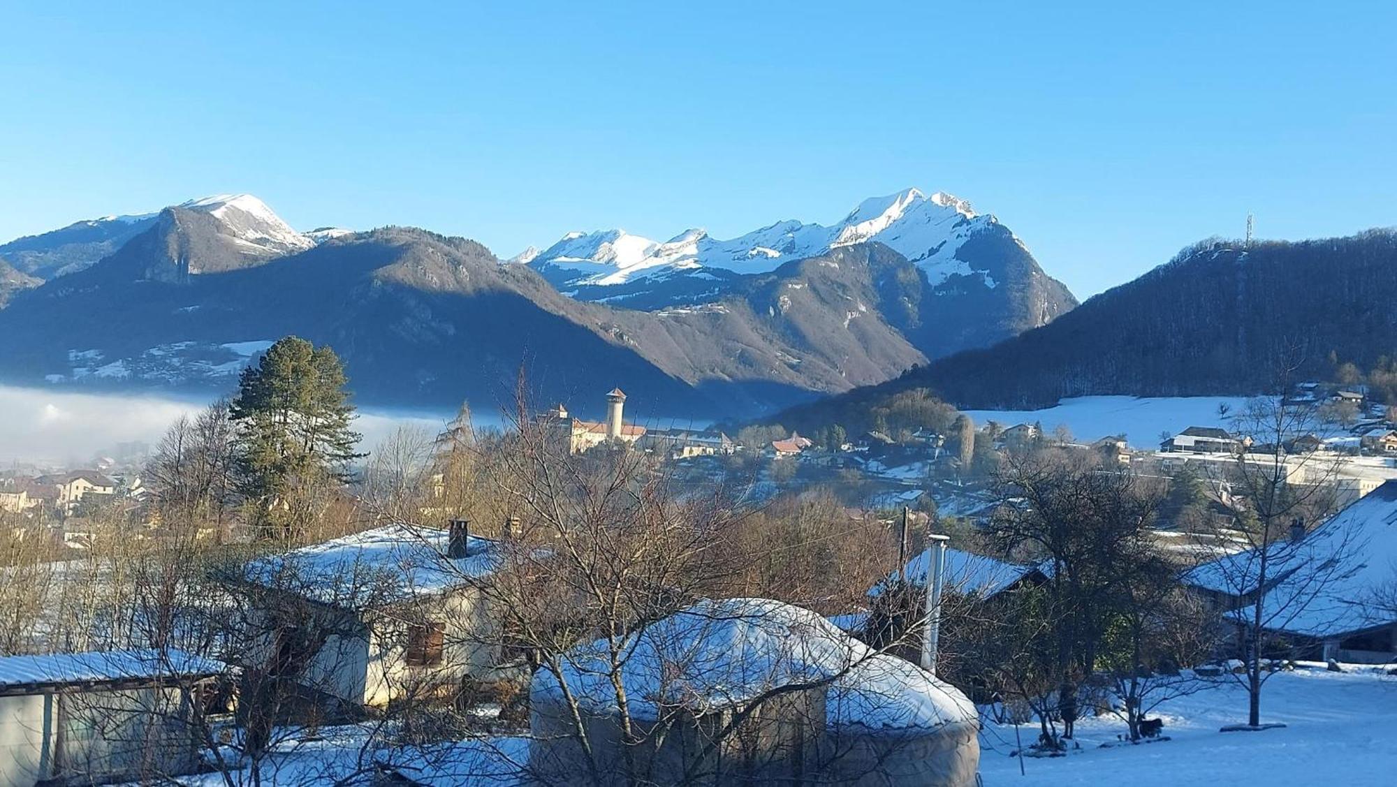 Yourtes Olachat Proche Annecy Faverges Bagian luar foto
