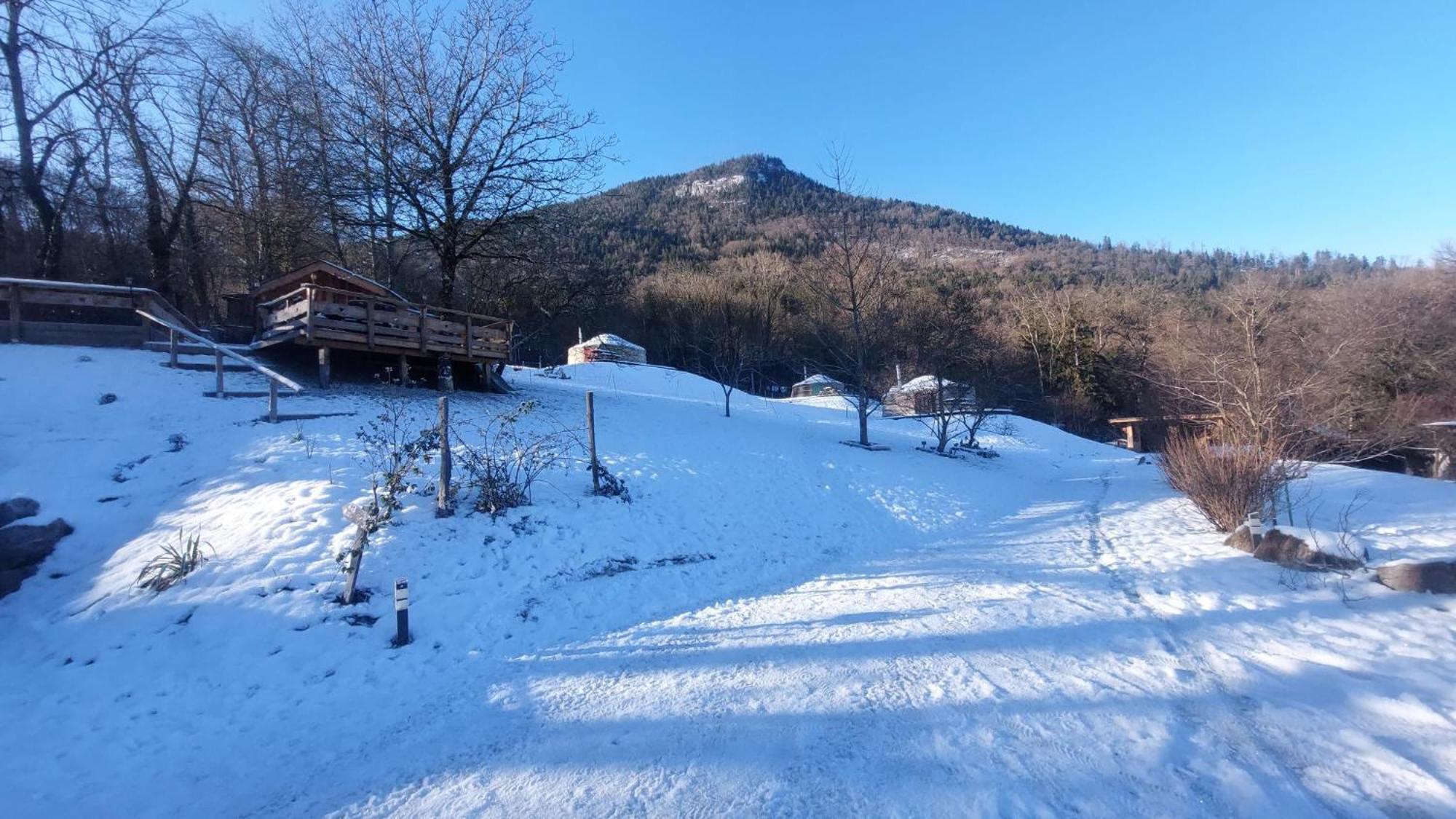 Yourtes Olachat Proche Annecy Faverges Bagian luar foto