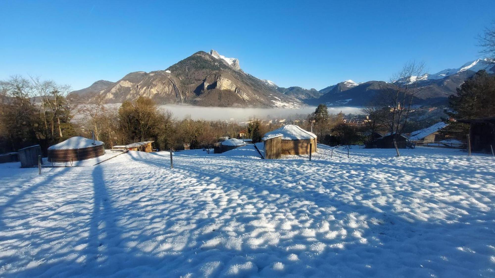 Yourtes Olachat Proche Annecy Faverges Bagian luar foto