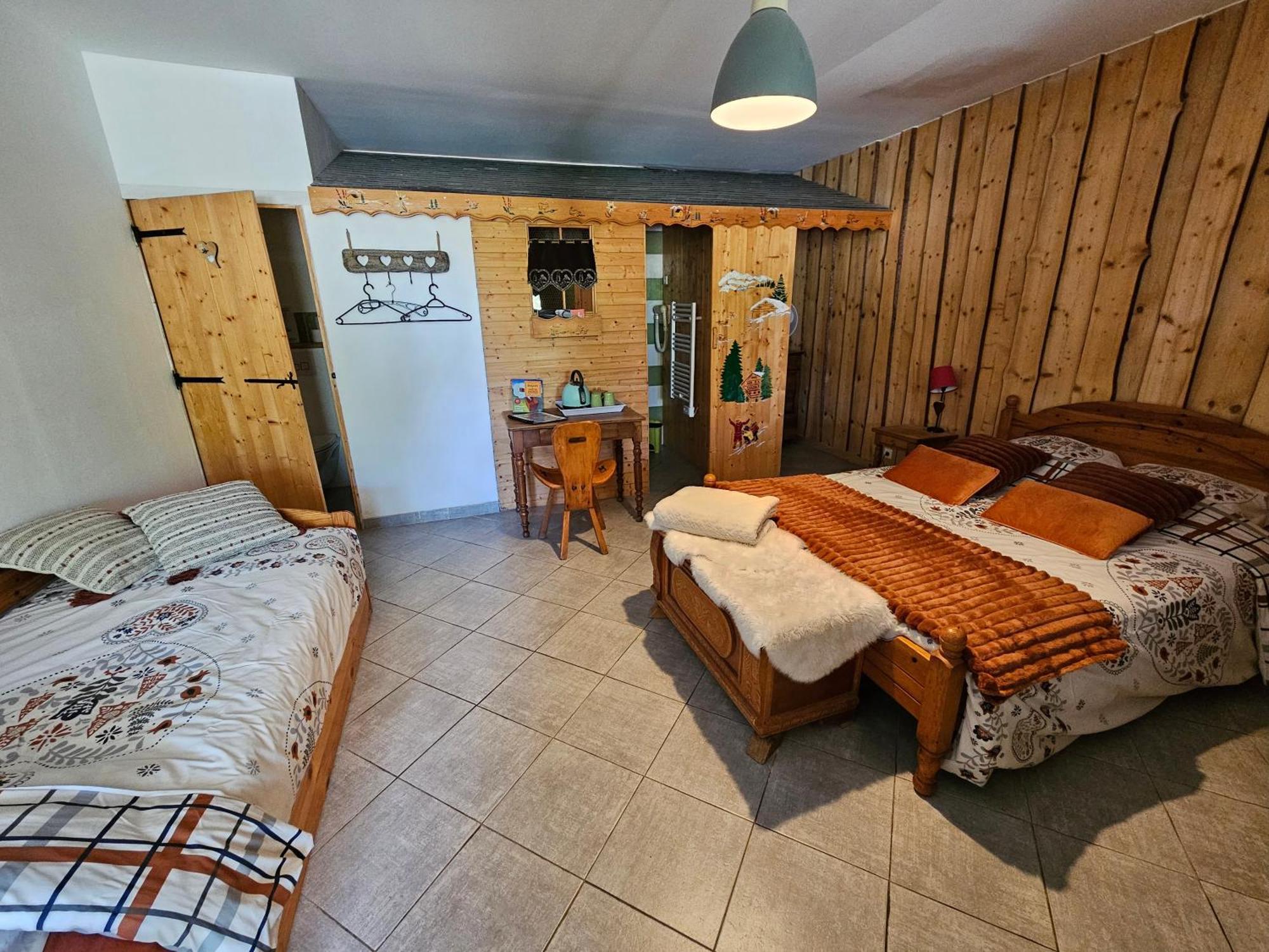 Yourtes Olachat Proche Annecy Faverges Bagian luar foto