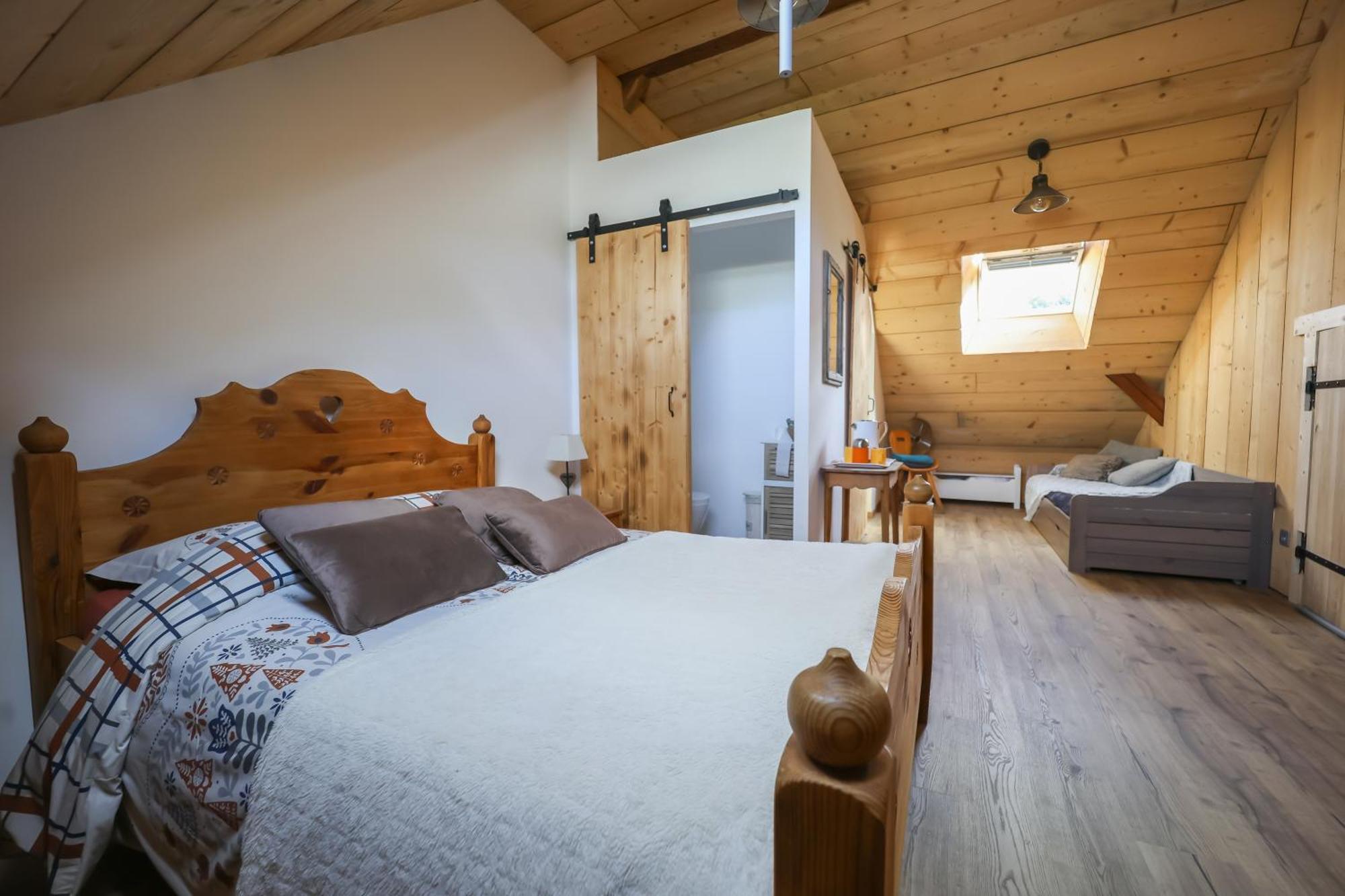 Yourtes Olachat Proche Annecy Faverges Bagian luar foto